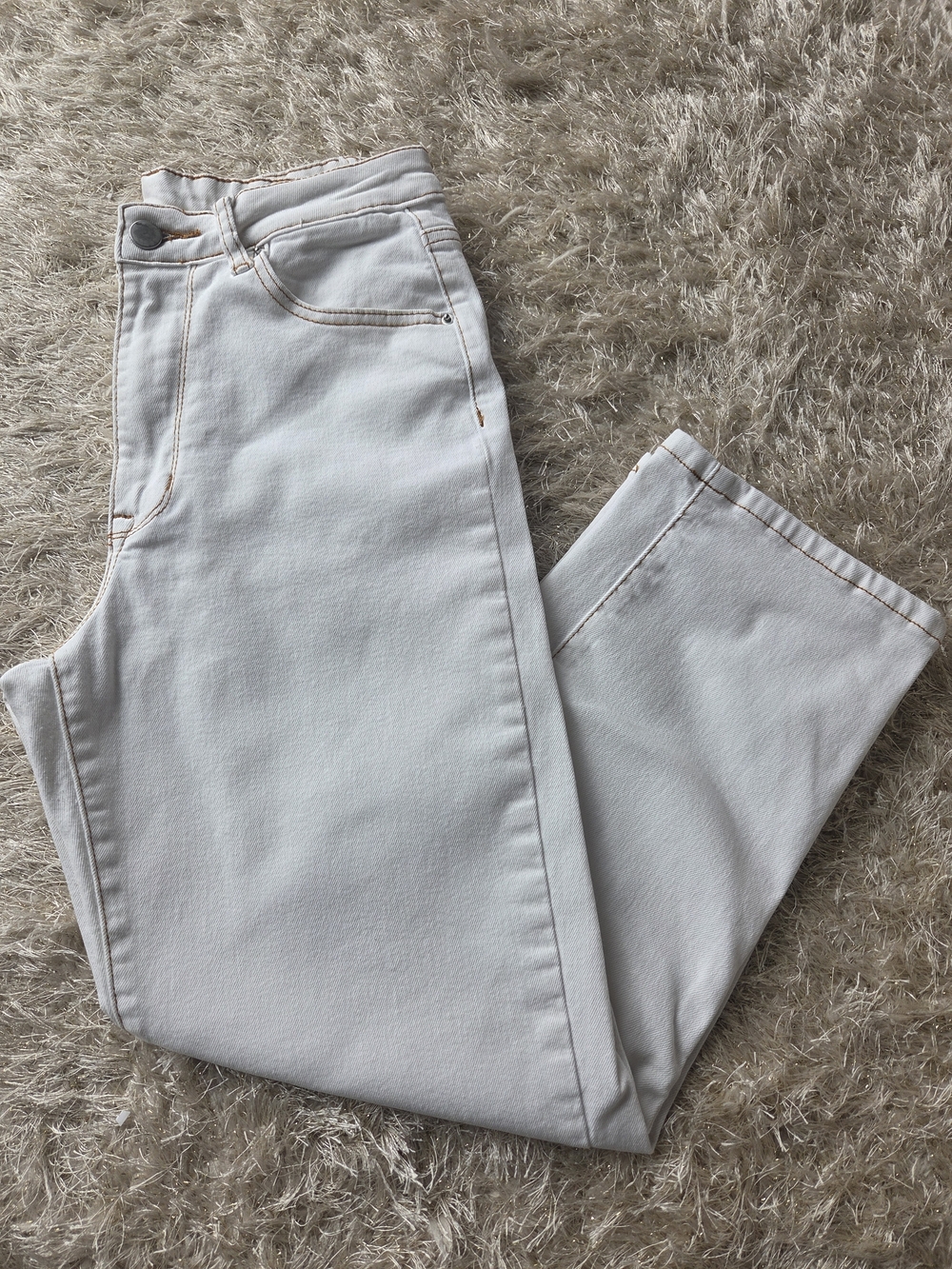 Stretchy Capri White Pants Size M US 6